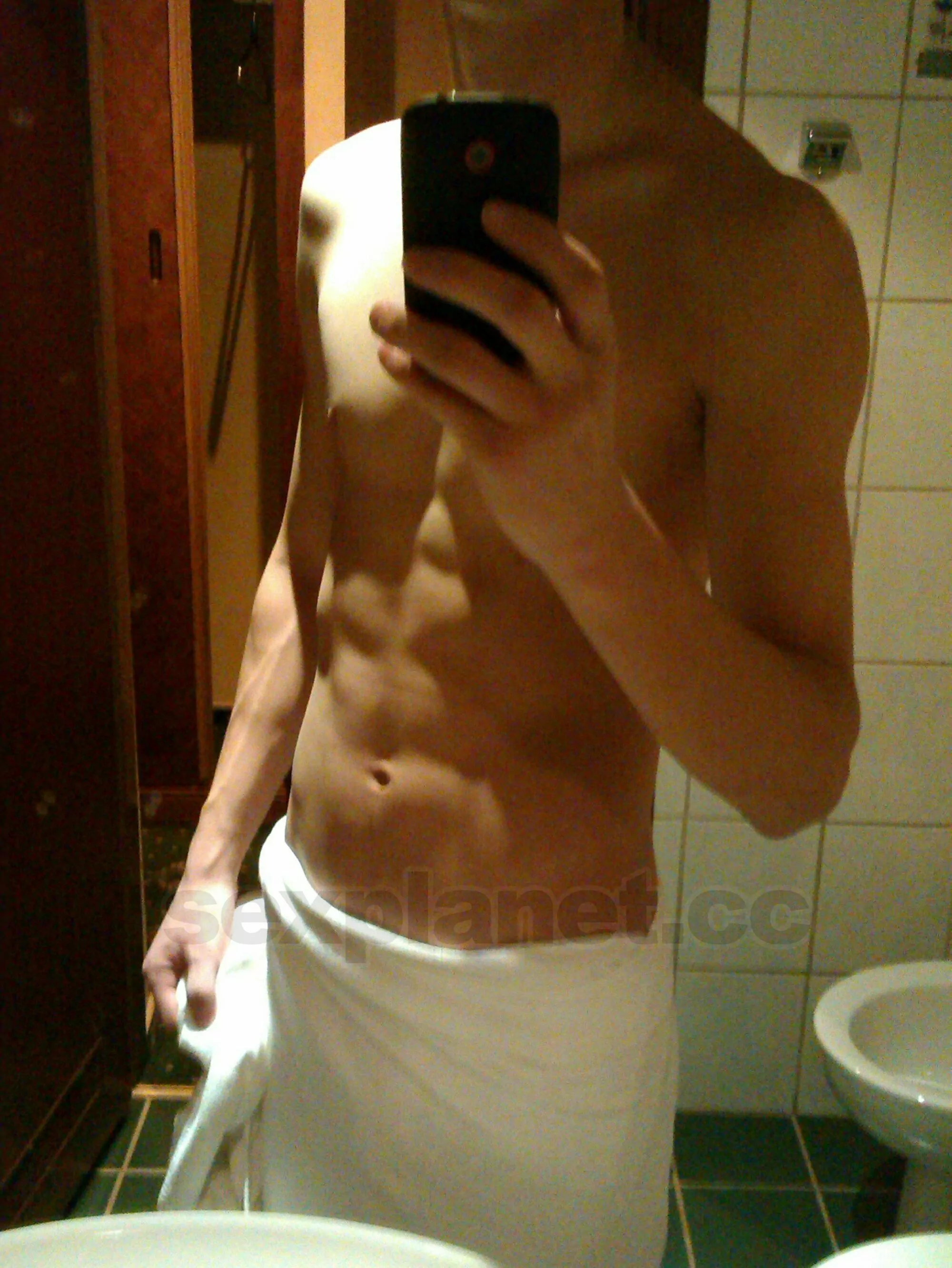 Рома  брюнет брутальный самец. 💦 Он ведет себя как король в постели 😏