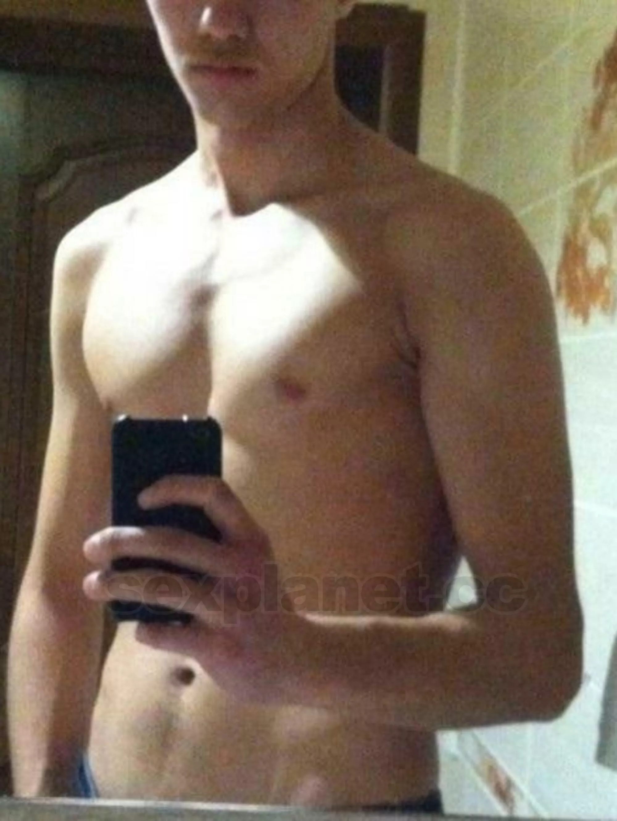 Рома  брюнет брутальный самец. 💦 Он ведет себя как король в постели 😏