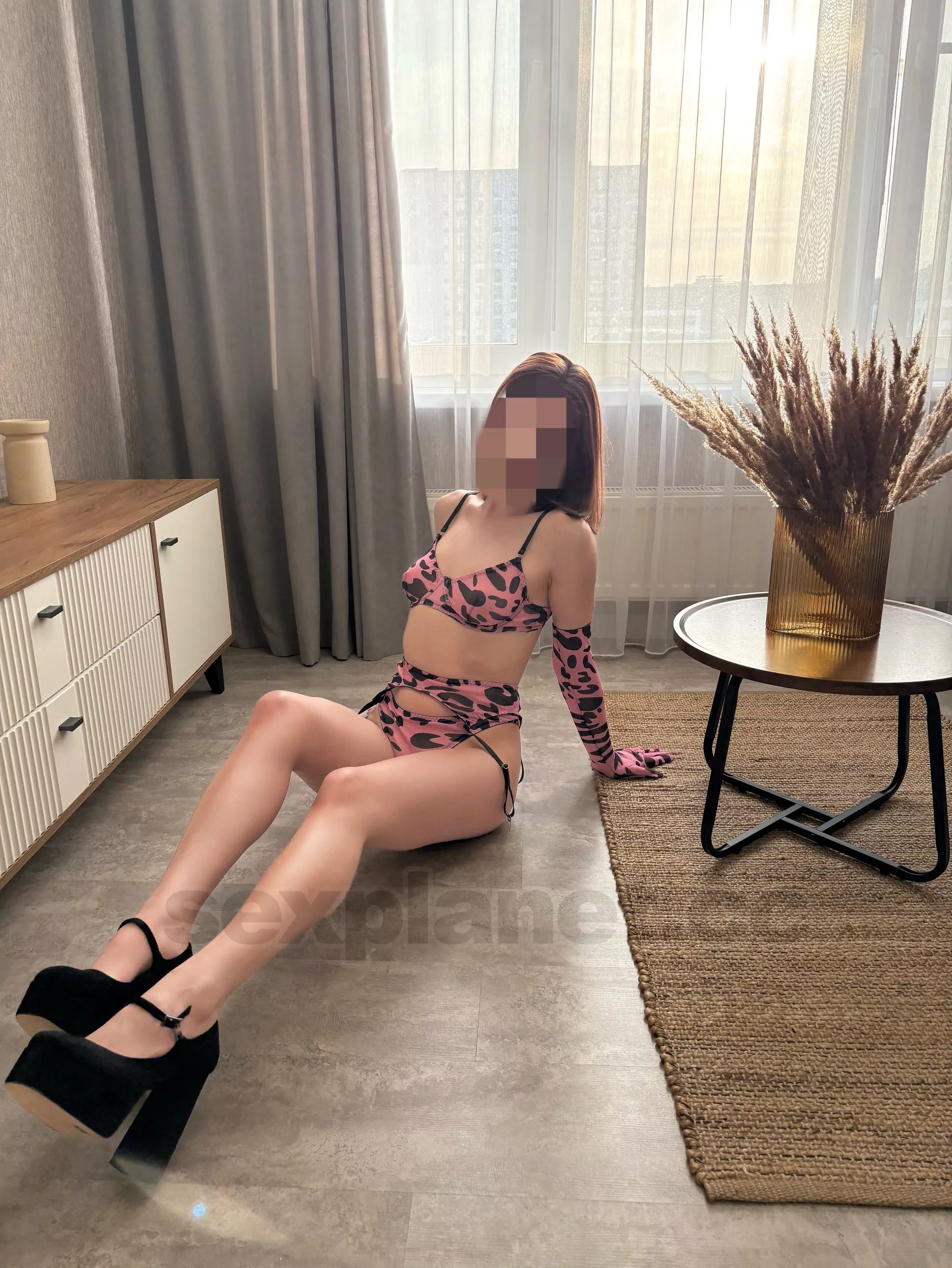 Давалка  Александра  💦 ублажит тебя. ⚠️⚠️ Ты попал в нужное место. Просто выбирай себе  девушку!