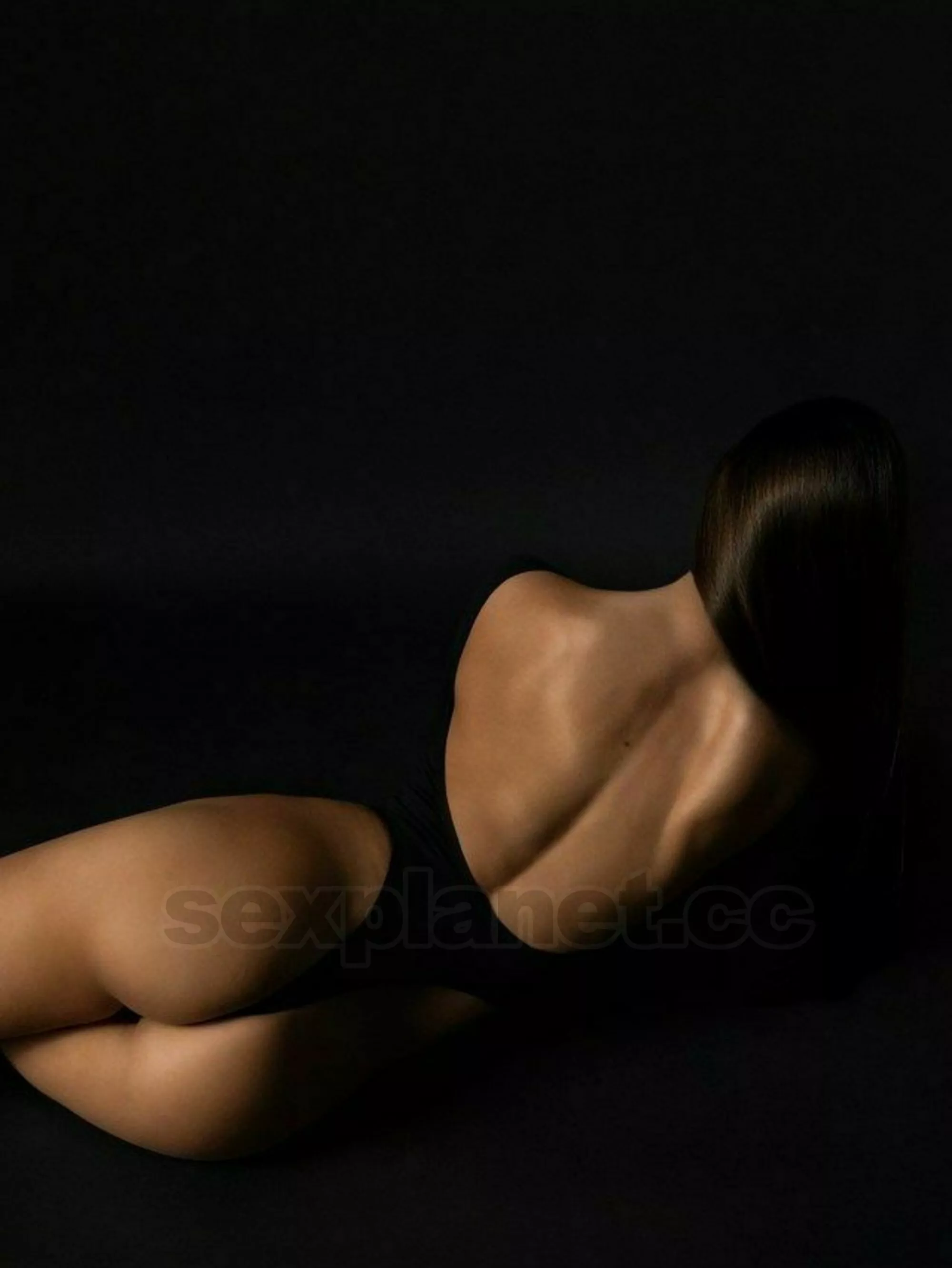 🥰Куртизанка Арина встретится с тобой. Находится в г. Тюмень Она брюнетка. Позвони ей! 🥰