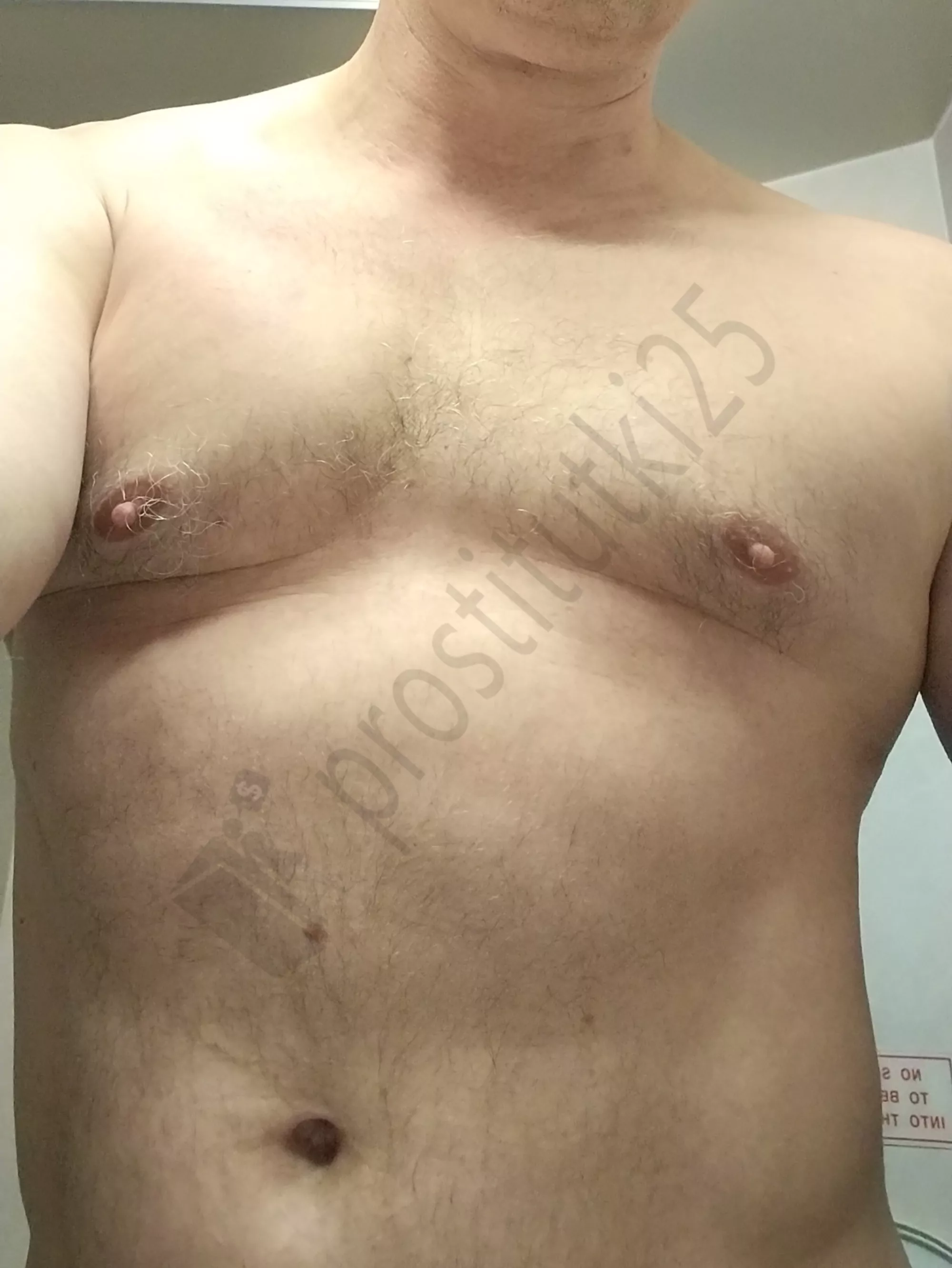 Иван  брюнет брутальный самец. 💦 Он ведет себя как король в постели 😏
