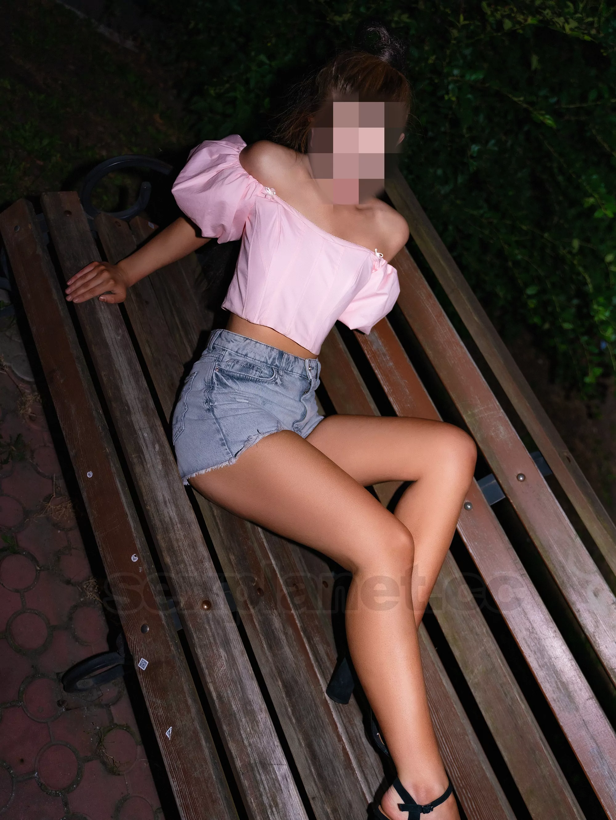 Виолетта 🐚  Она стройная  русая. Познакомится с мужчиной. Тут есть девушки от 500 руб., и другие